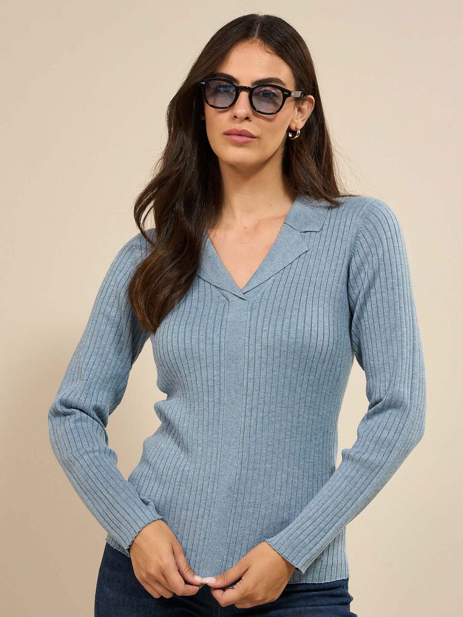 סריג פרומו עם וצוארון