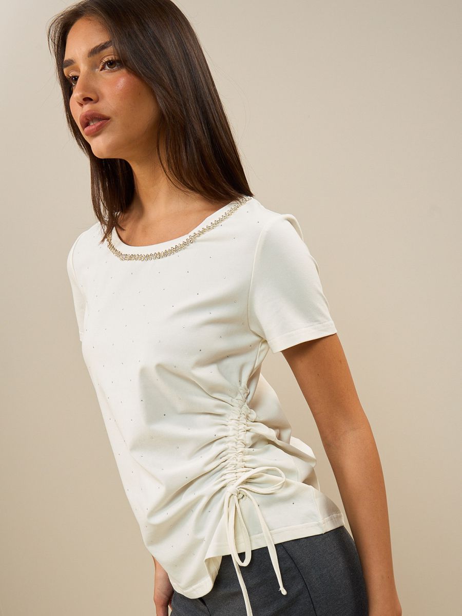 חולצת טי עם שרוך