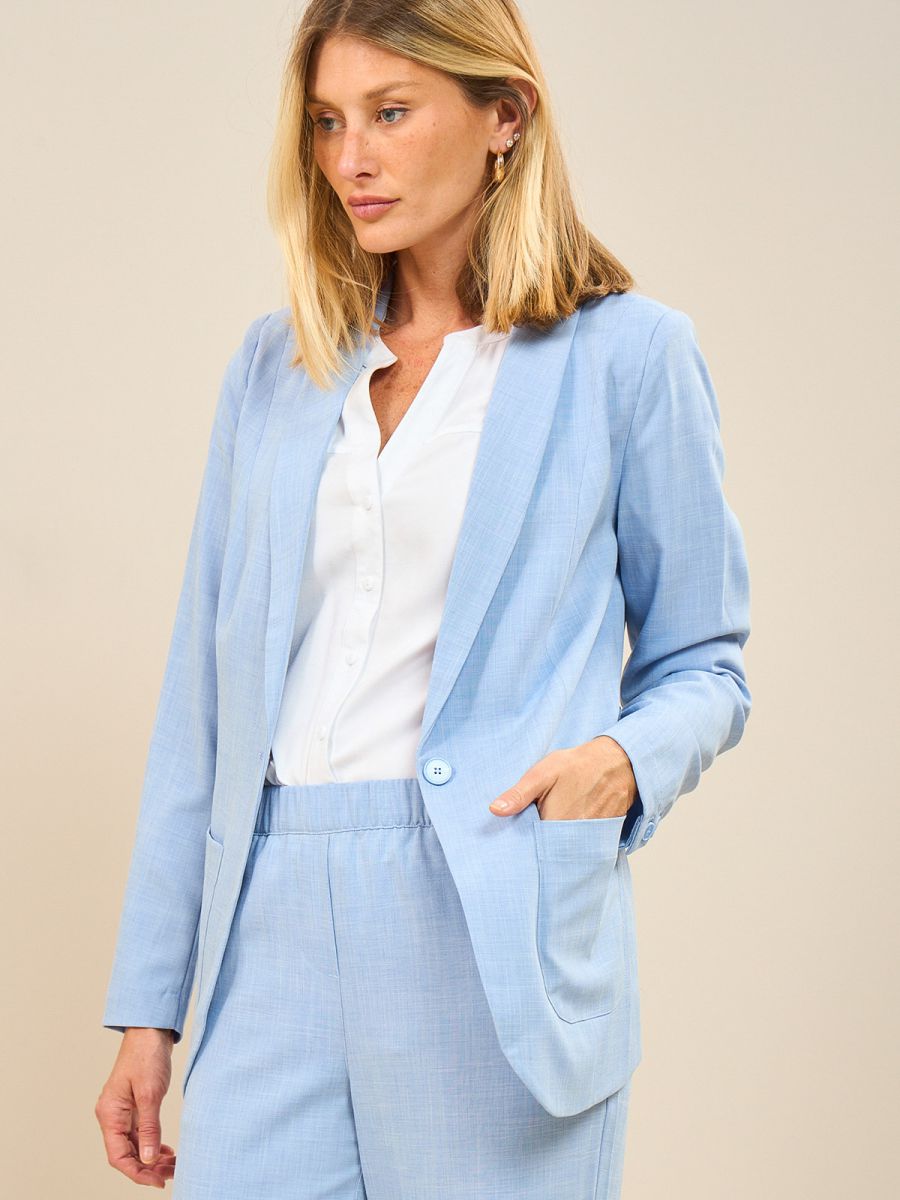 ג’קט צווארון של עם חגורה