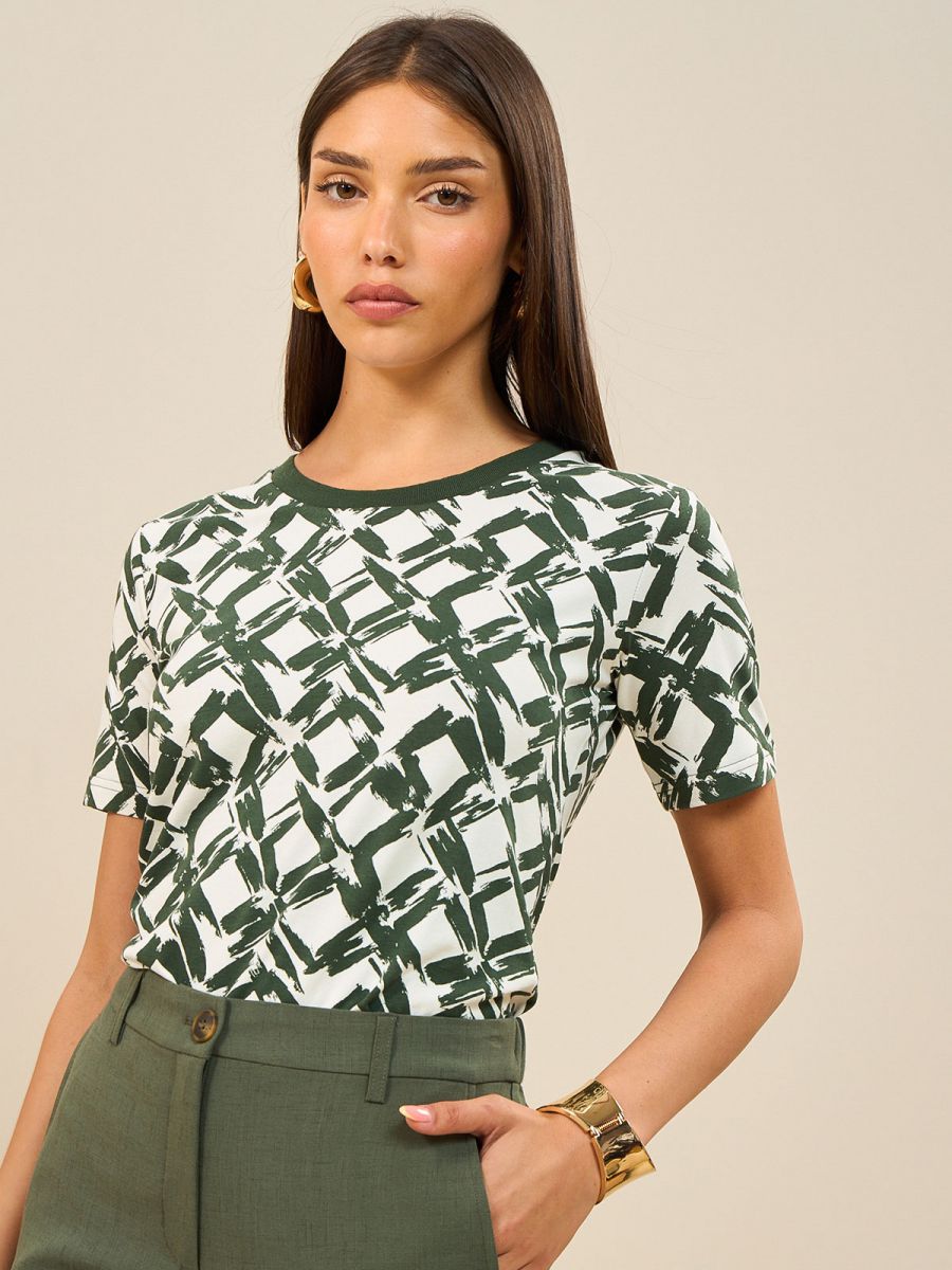 חולצת טי מודפסת