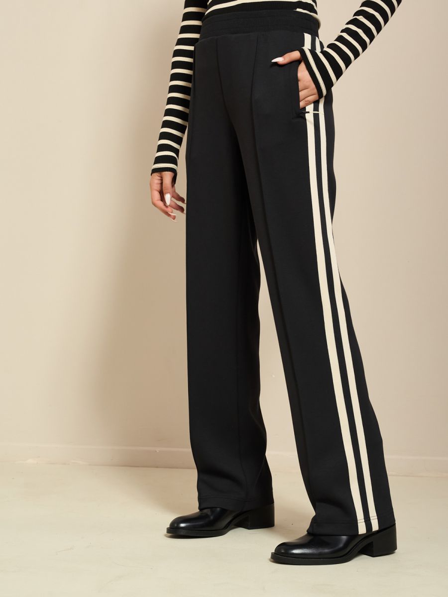 מכנסיים ספורטיבים