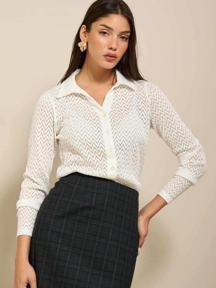 חולצת תחרה מכופתרת