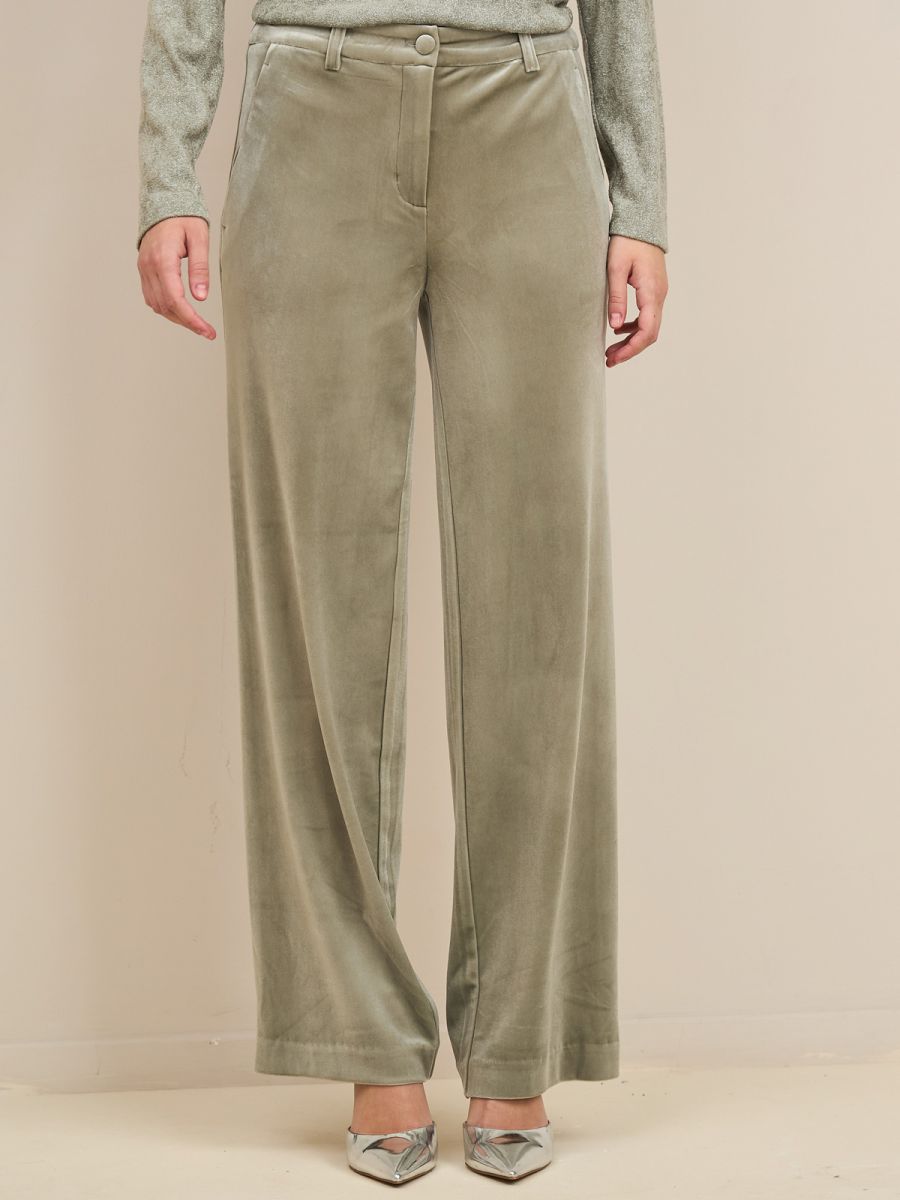 מכנסי קטיפה