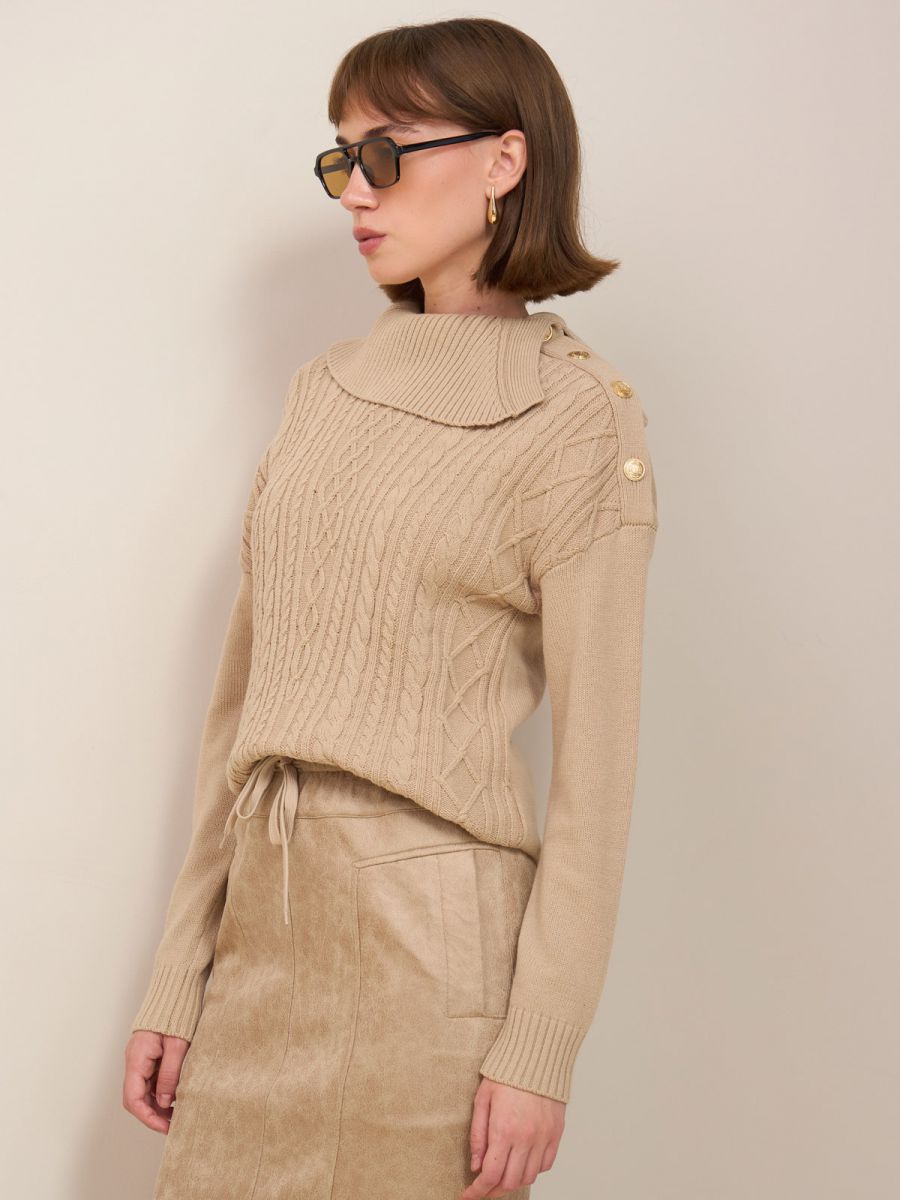 סריג עם צוארון גוף וכפתור