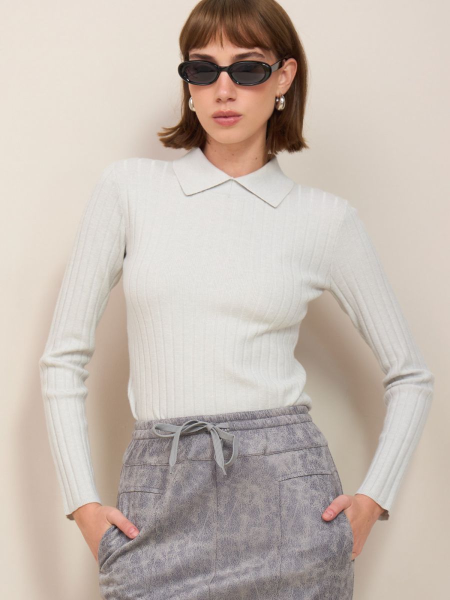 סריג ריב עם צוארון עומד