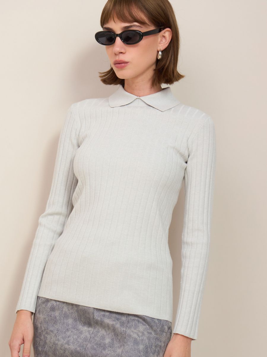 סריג ריב עם צוארון עומד