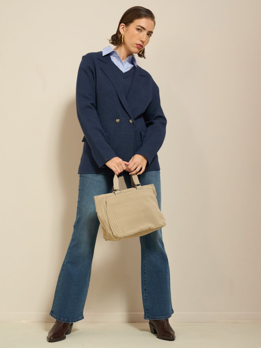 עליונית מחוייטת סריג