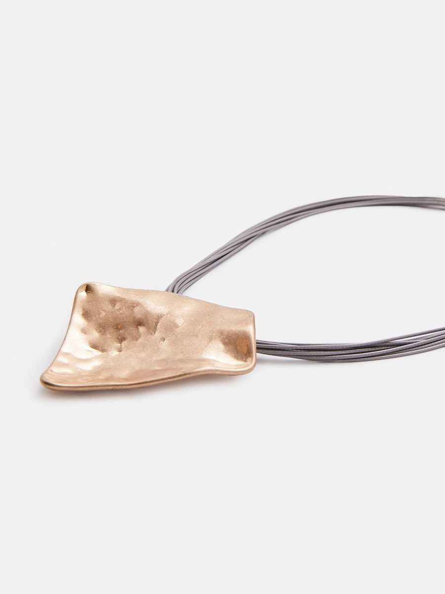 שרשרת תליון זהב נשפך