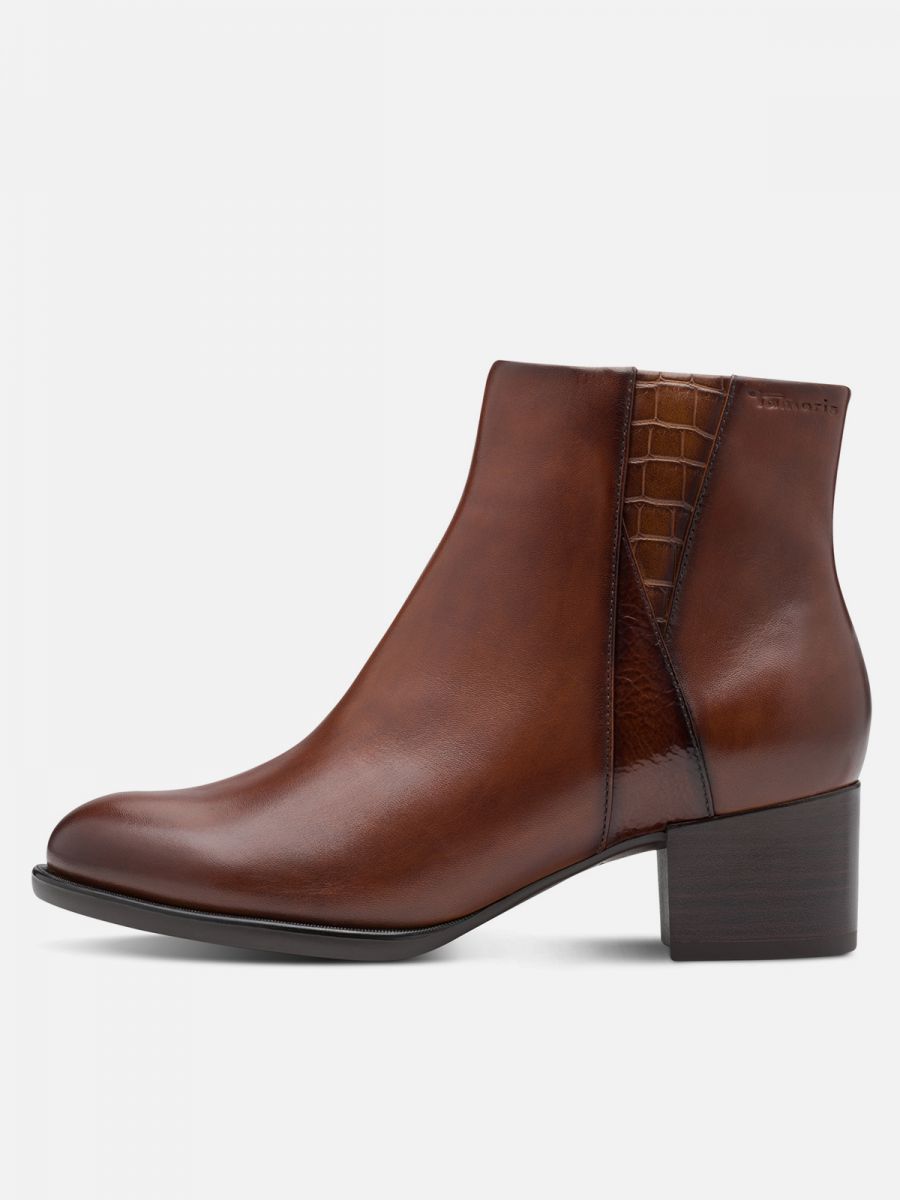 מגפון עור בעיצוב אורבני מעודכן עם רוכסן. חום מוסקט.