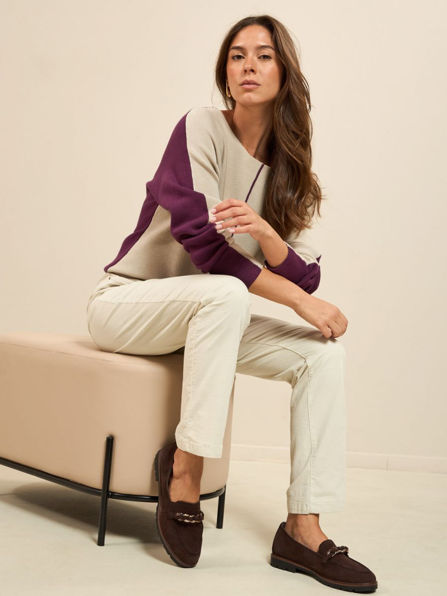 מוקסינים קלאסיים זמש צבע חום מוקה עם עיטור צמה מוזהב. תמריס TAMARIS.