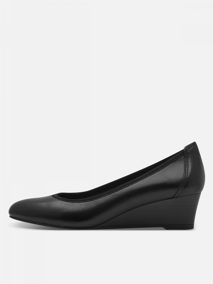 נעל סירה עור שחורה קלאסית, עקב ”רוקי”. תמריס TAMARIS.