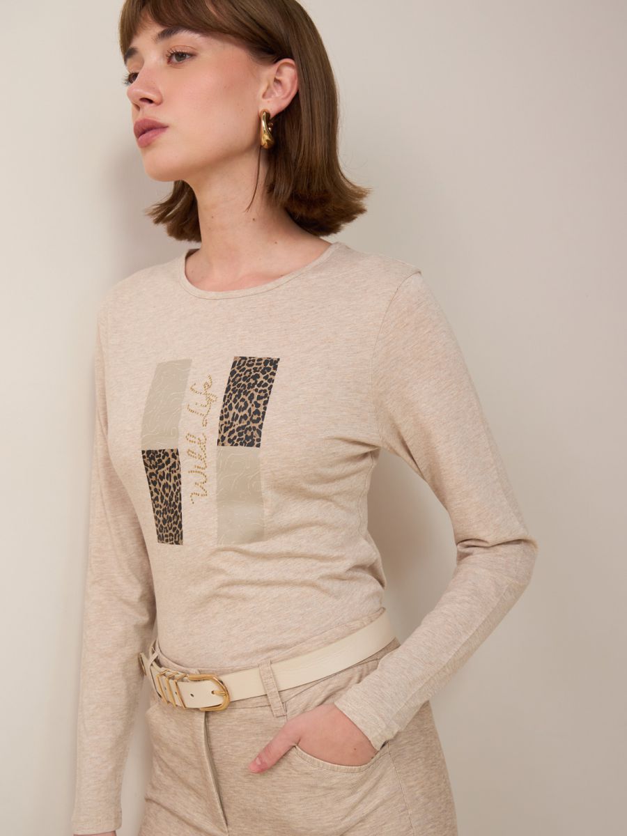 טישרט עם  דפוס