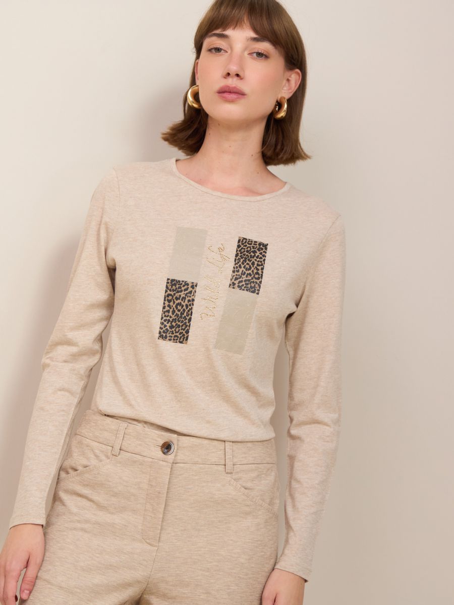 טישרט עם  דפוס