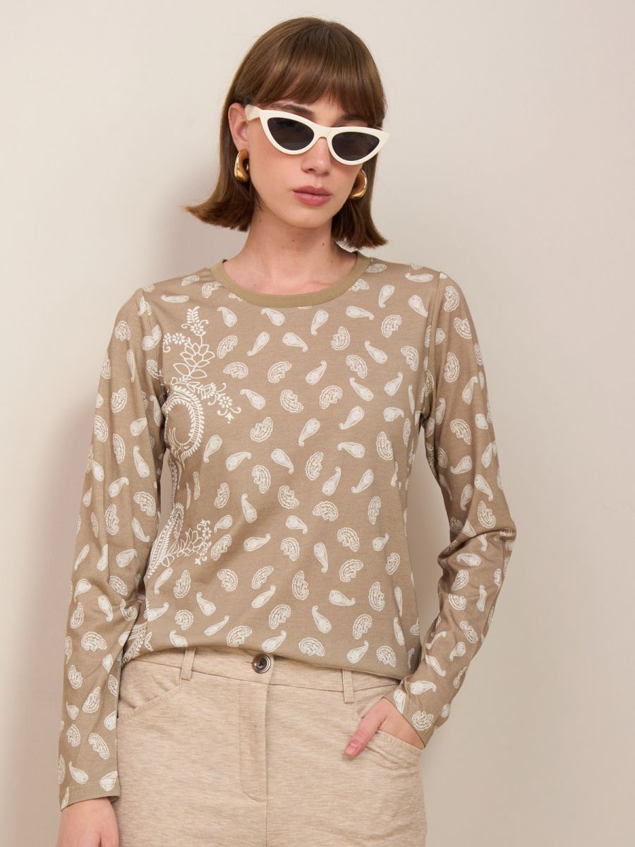 טישרט מודפס פרחים