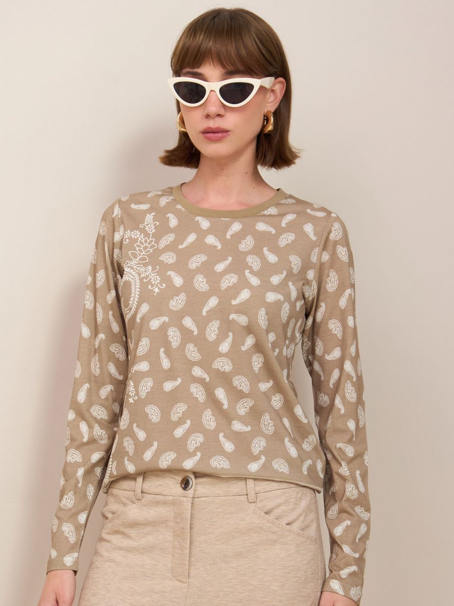 טישרט מודפס פרחים