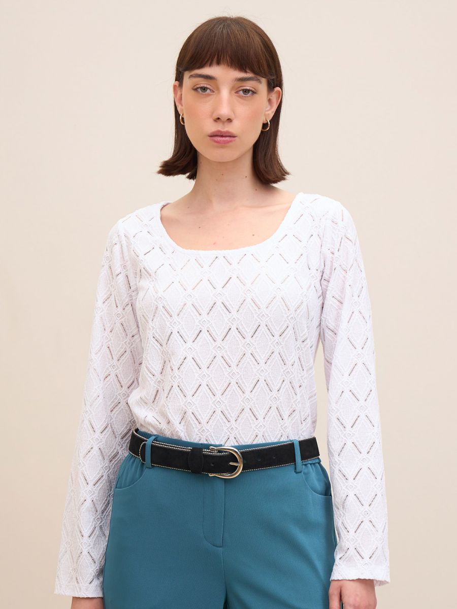 טי שרט תחרה מחשוף מכובע