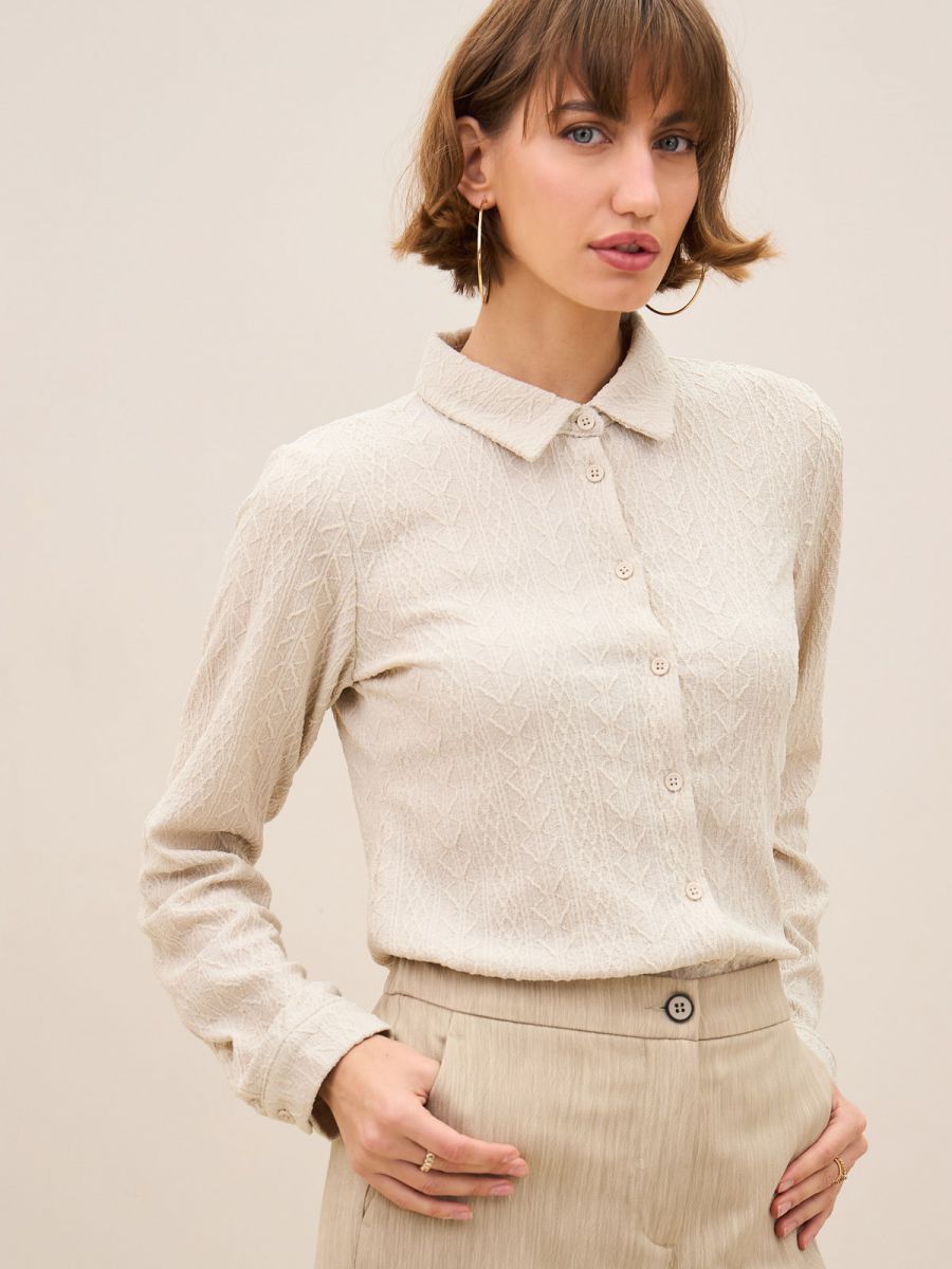 חולצת תחרה מכופתרת