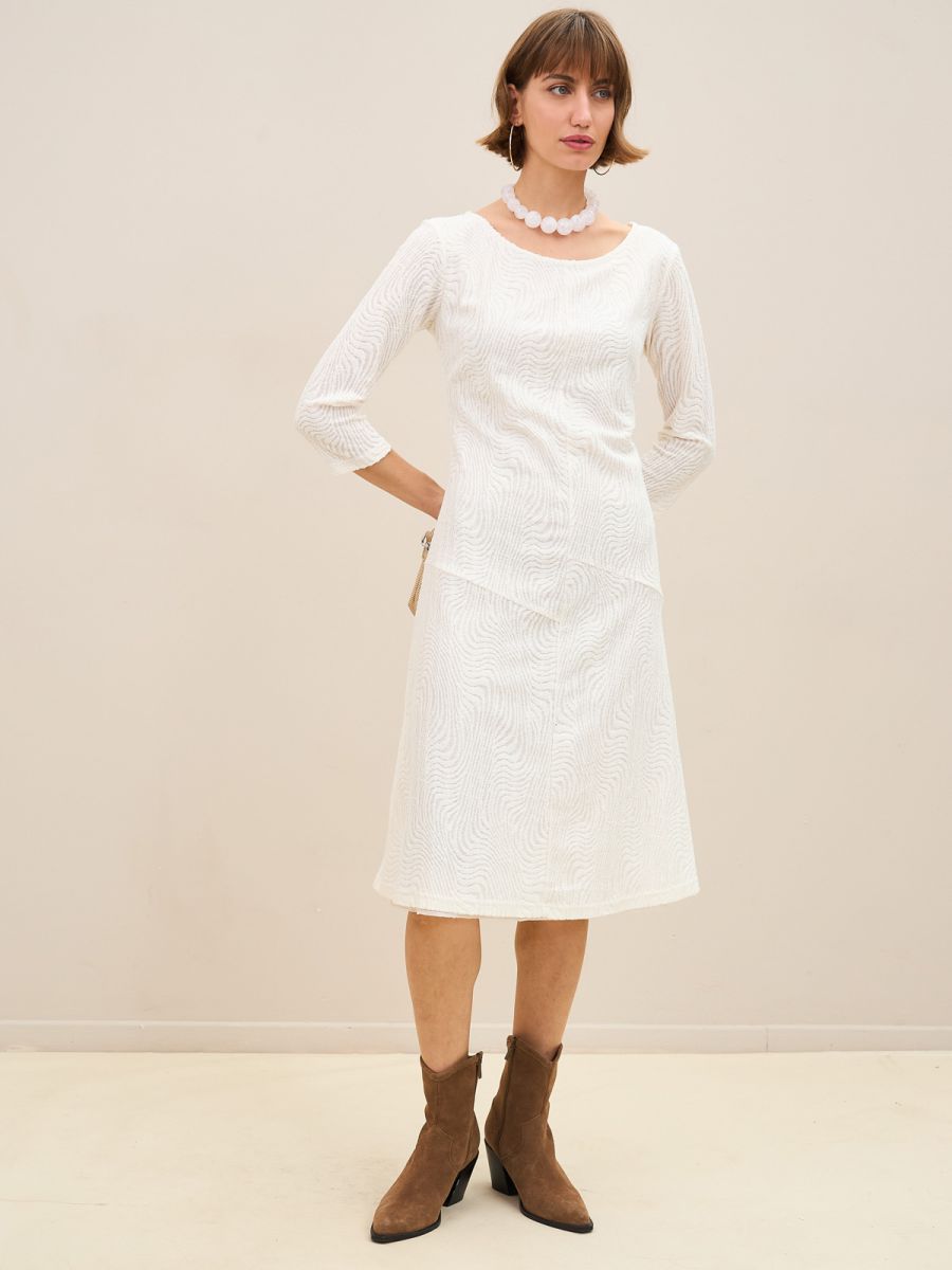 שמלת תחרה מעוצבת