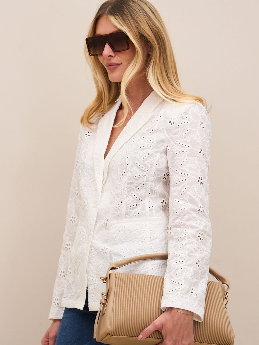 ’בלייזר תחרה