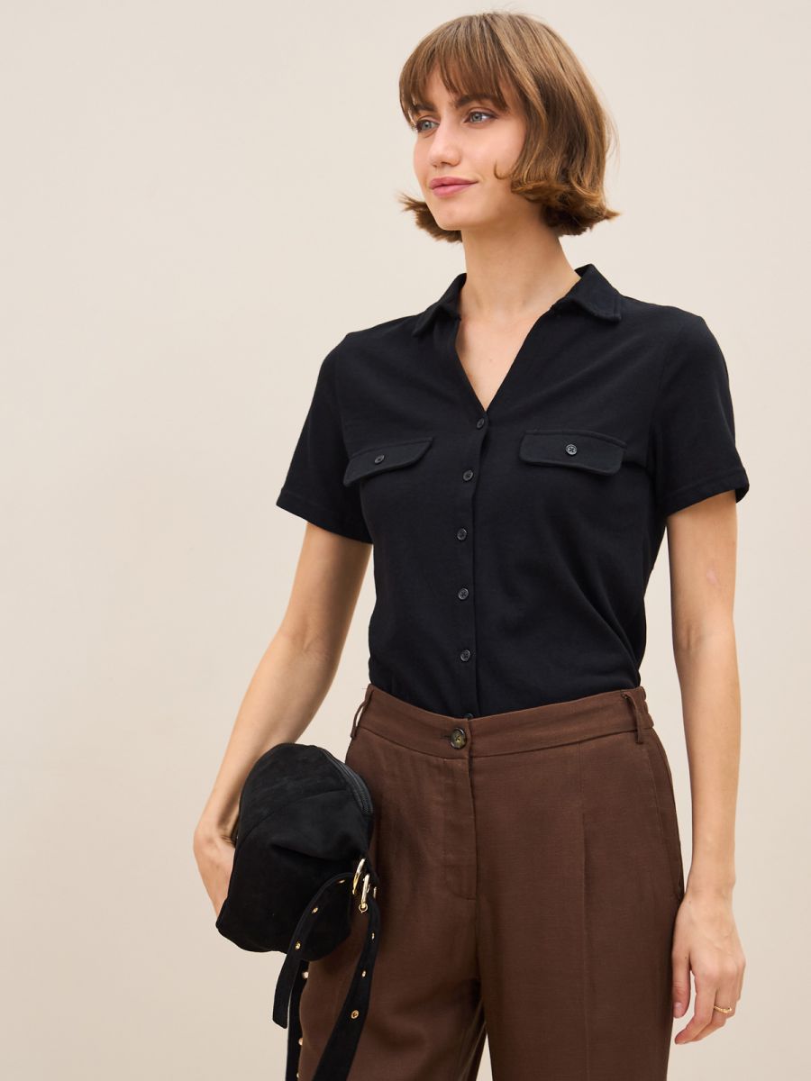 טי שרט מכופתרת צוורון