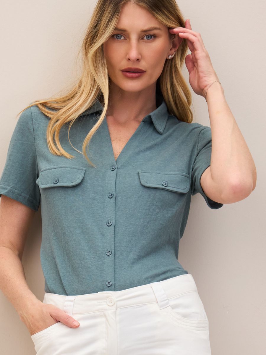 טי שרט מכופתרת צוורון