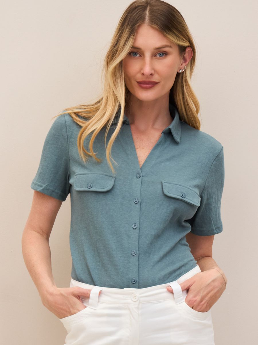 טי שרט מכופתרת צוורון