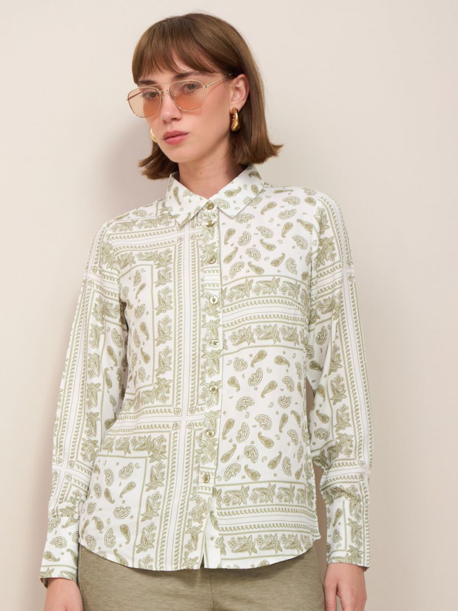 חולצה מכופתרת דפוס טלאים