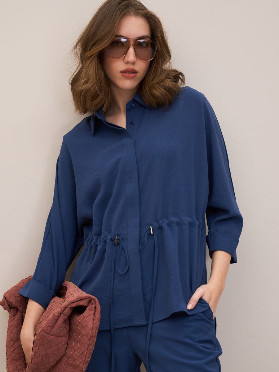 עליונית אוברסייז מכופתרת ושרוך במותן