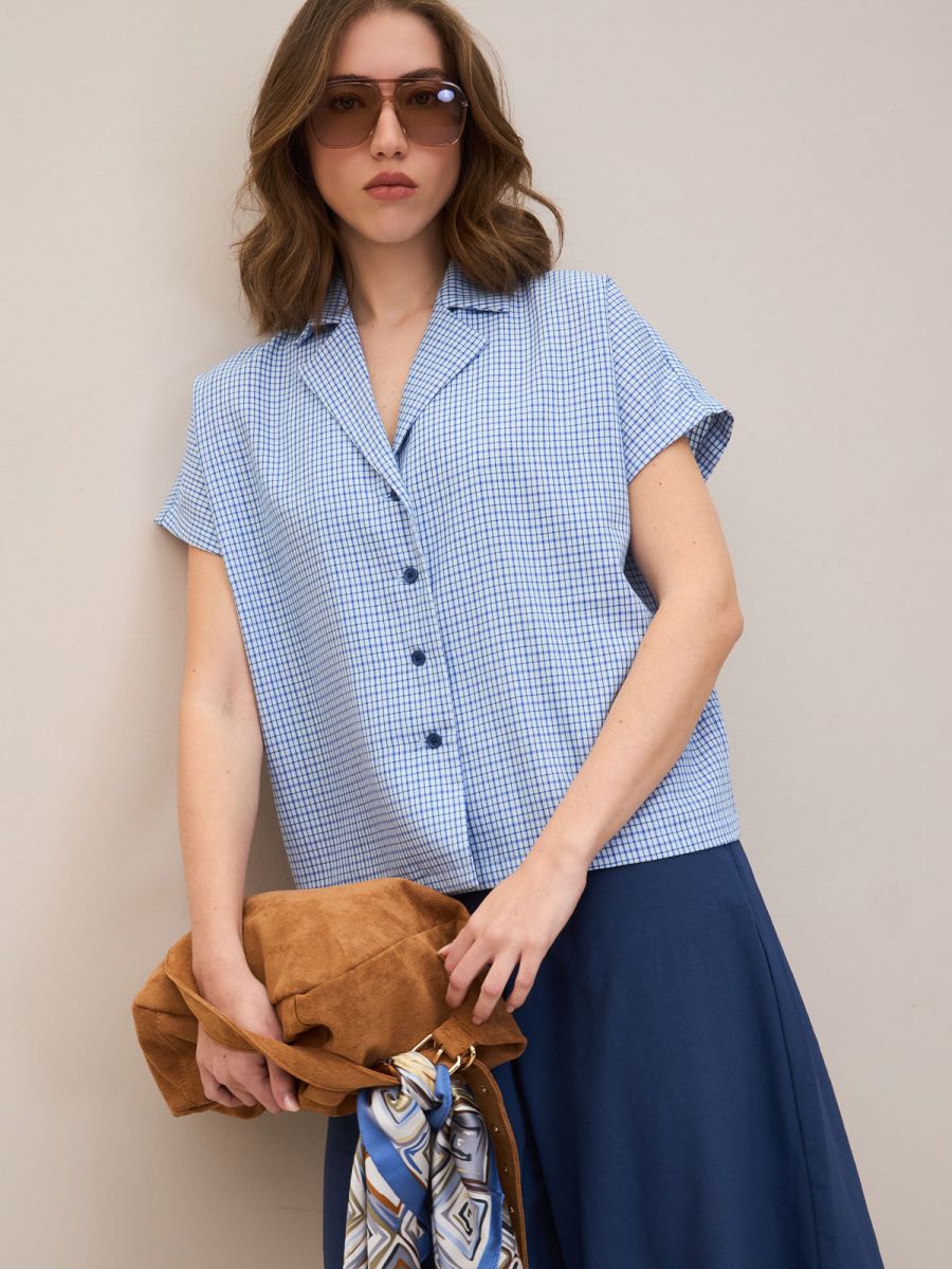 מכופתרת בוקסי משובצת