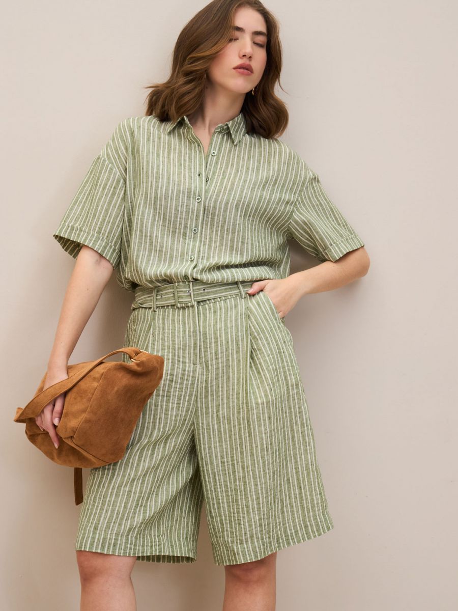 חולצה ריזורט פסים מכופתרת