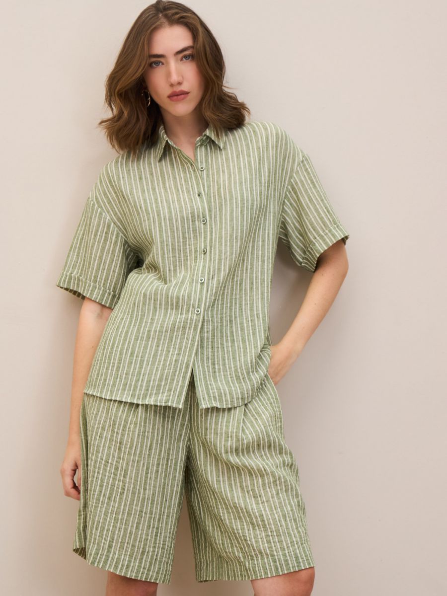 חולצה ריזורט פסים מכופתרת