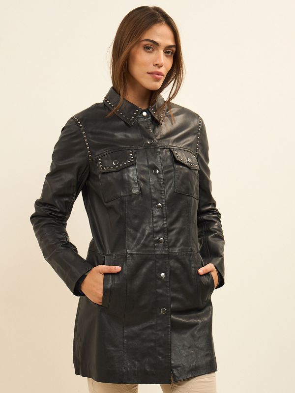 ז’קט עור עם ניטים