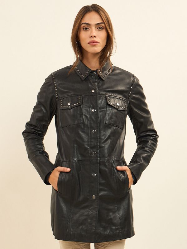 ז’קט עור עם ניטים