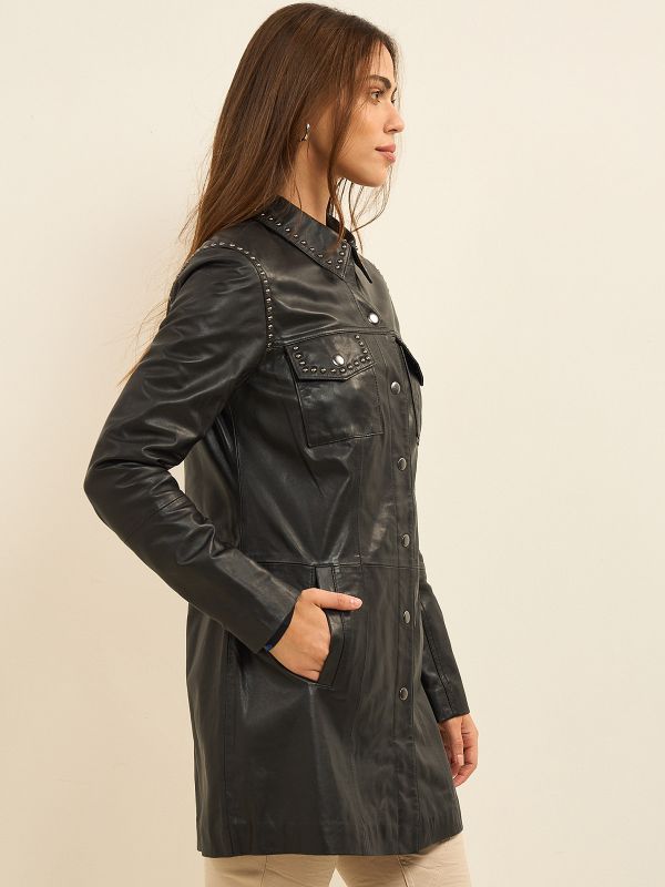 ז’קט עור עם ניטים