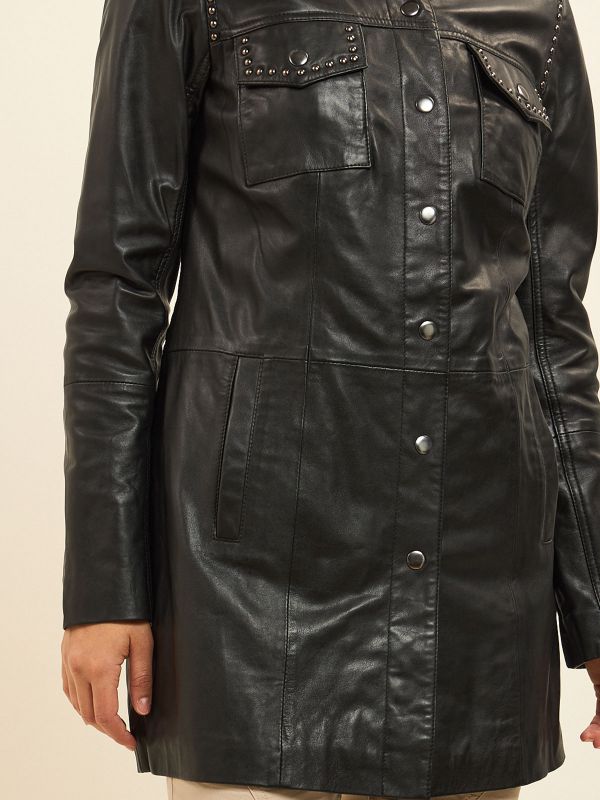 ז’קט עור עם ניטים