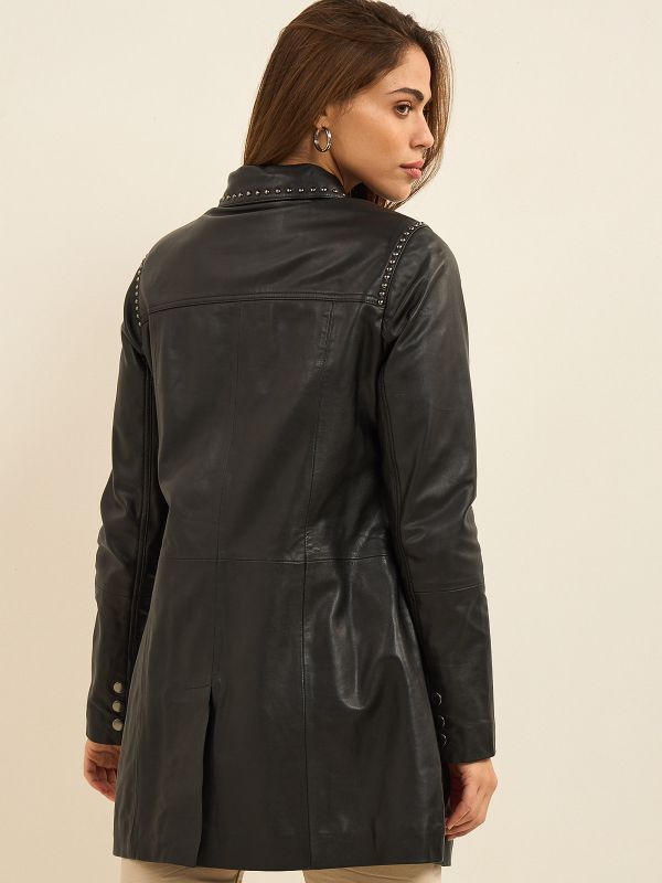 ז’קט עור עם ניטים