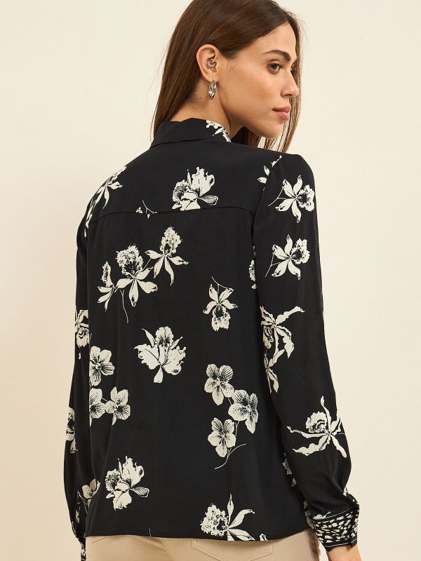 חולצה מודפסת פרחים