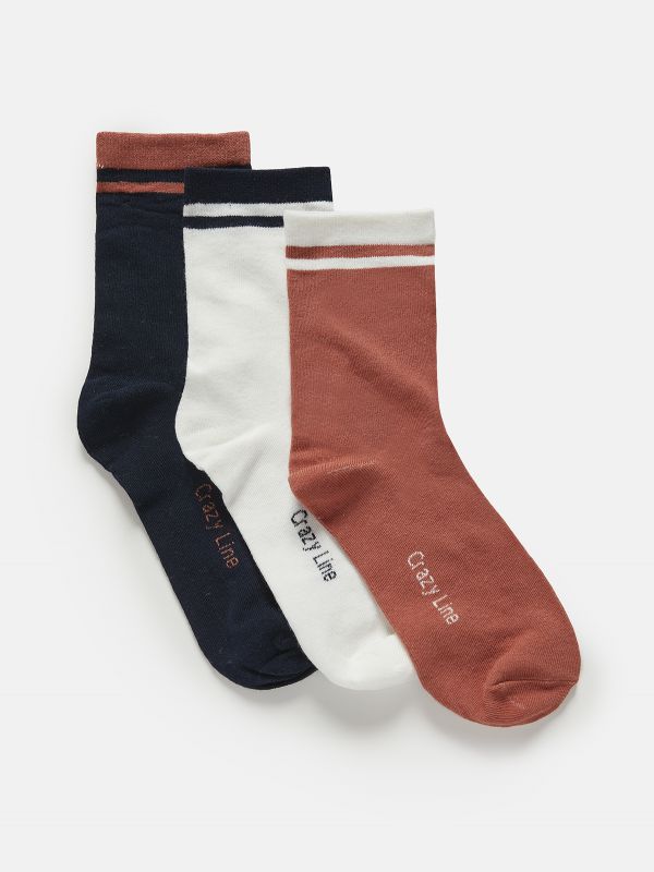 שלשיית גרביים חלקה