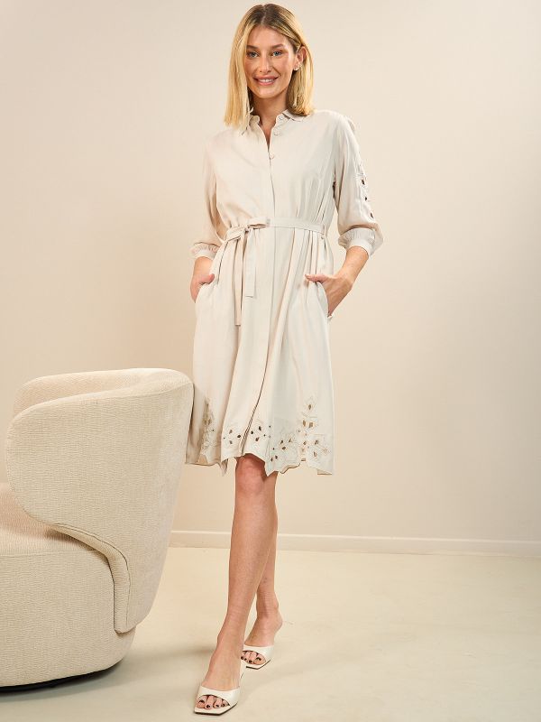 שמלת כפתורים רקומה