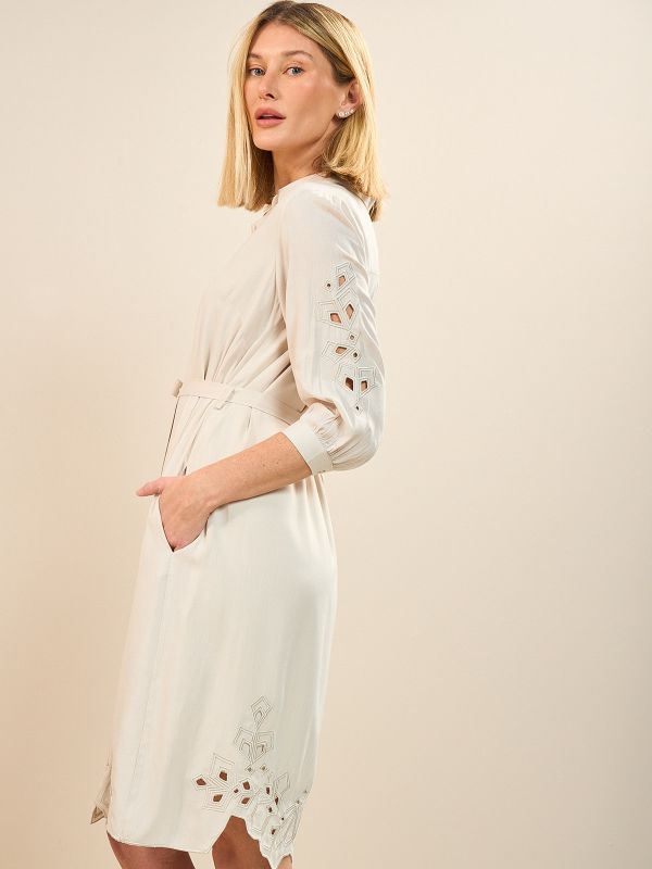 שמלת כפתורים רקומה