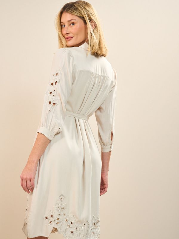 שמלת כפתורים רקומה