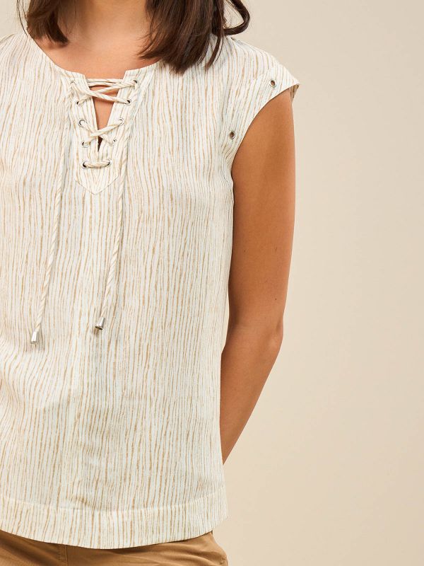 חולצת ”פסים” דקים