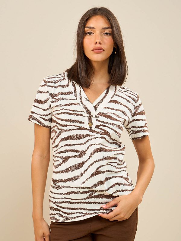 חולצת טי עם כפתור