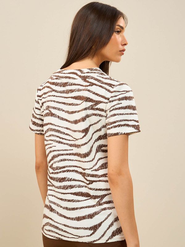 חולצת טי עם כפתור