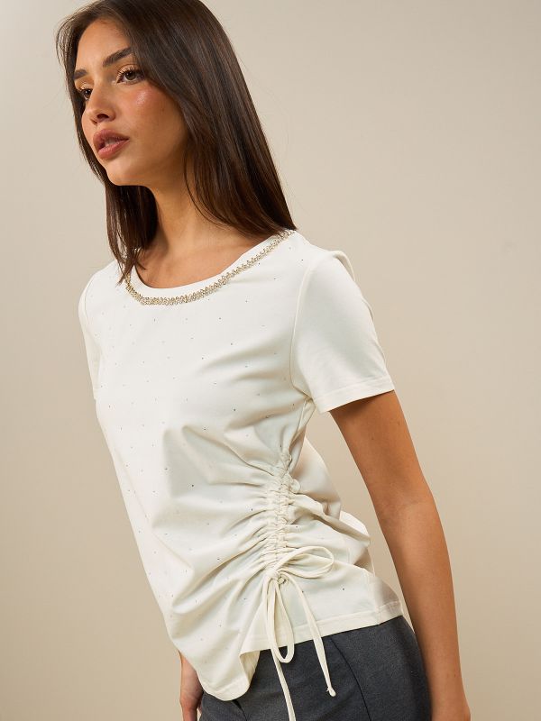 חולצת טי עם שרוך