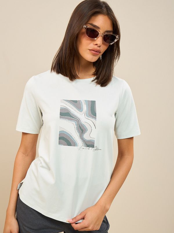 חולצת טי עם דפוס