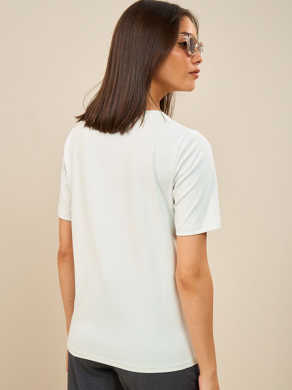 חולצת טי עם דפוס