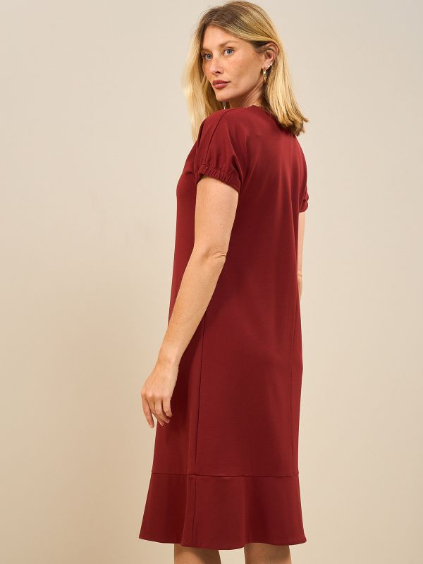 שמלה קצרה עם מחשוף וי