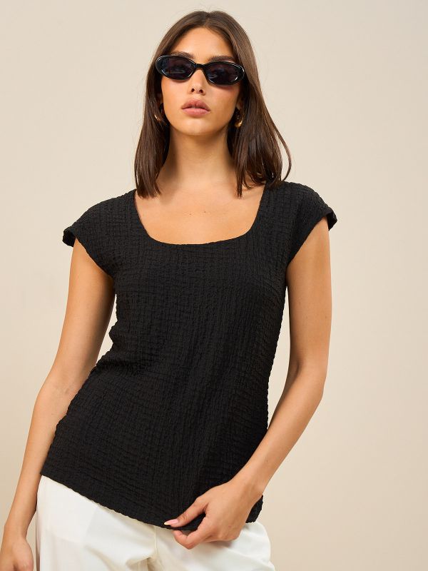 גופיה מחשוף מרובע