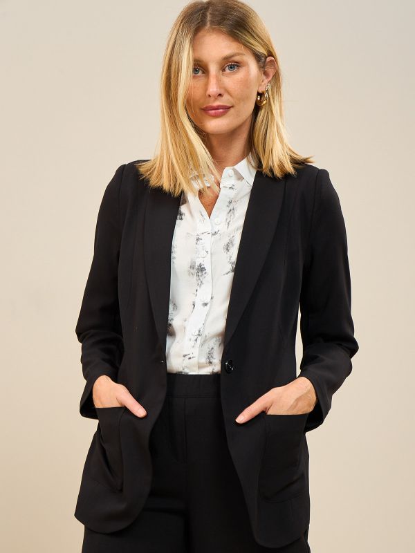 ג’קט צווארון של עם חגורה